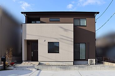 ユニバーサルホーム 長浜店の施工事例「【2階建て/4LDK】こだわりがカタチになった、ヴィンテージ空間の家」の画像