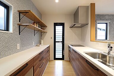 ユニバーサルホーム 長浜店の施工事例「【2階建て/4LDK】こだわりがカタチになった、ヴィンテージ空間の家」の画像4