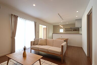 ユニバーサルホーム 南彦根店の施工事例「【2階建て/4LDK】使いやすさを重視した適材適所の収納の住まい」の画像1