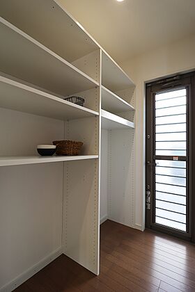 ユニバーサルホーム 南彦根店の施工事例「【2階建て/4LDK】使いやすさを重視した適材適所の収納の住まい」の画像4