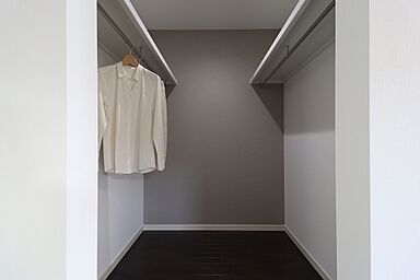 ユニバーサルホーム 南彦根店の施工事例「【2階建て/4LDK】使いやすさを重視した適材適所の収納の住まい」の画像7