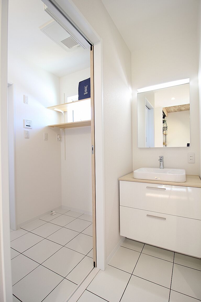 ユニバーサルホーム 八日市店の公式画像_洗面8