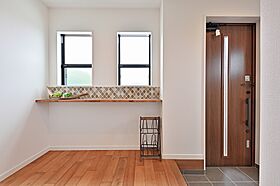 ユニバーサルホーム 南彦根店の施工事例「シューズクロークから洗面所直結!無垢床で温かみのあるナチュラルな住まい」の画像5