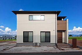 ユニバーサルホーム 南彦根店の施工事例「ダークトーンで高級感のある住まい」のメイン画像