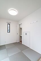 シンプルモダンスタイルの和室 ユニバーサルホーム 八日市店の事例画像