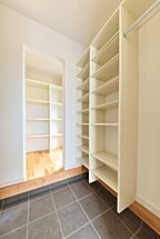 シンプルモダンスタイルの収納 ユニバーサルホーム 八日市店の事例画像