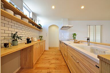 ユニバーサルホーム 長浜店の施工事例「【2階建て】開放感と心地よさを両立した、ハイリビングのある暮らし」の画像5