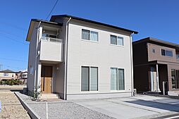 ユニバーサルホーム 長浜店の施工事例「【2階】和室とつながるLDKが心地よい、使いやすい5LDKの住まい」の画像