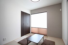 ユニバーサルホーム 南彦根店の施工事例「折り下げ天井+化粧梁がオシャレなナチュラルモダンな住まい」の画像4