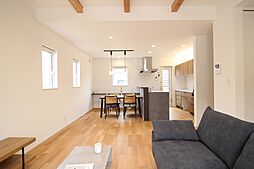 ユニバーサルホーム 南彦根店の施工事例「ヌックのある“ちょっと特別”を叶える、グレー×木の住まい」の画像