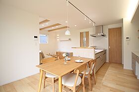 ユニバーサルホーム 長浜店の施工事例「インナータイルデッキのある、シンプルおしゃれな平屋の住まい」の画像2
