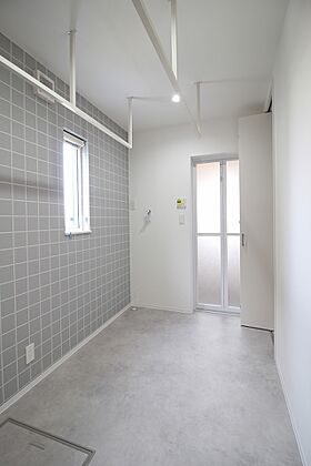 ユニバーサルホーム 長浜店の施工事例「インナータイルデッキのある、シンプルおしゃれな平屋の住まい」の画像5