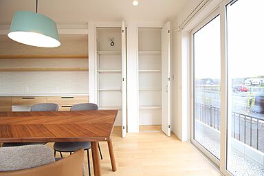 ユニバーサルホーム 長浜店の施工事例「帰るとほっとする、光と木に包まれた暮らし」の画像4
