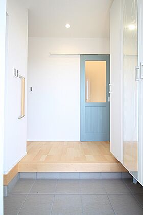 ユニバーサルホーム 長浜店の施工事例「帰るとほっとする、光と木に包まれた暮らし」の画像9