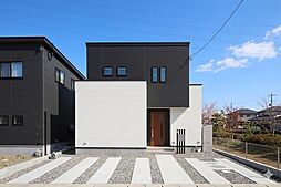 ユニバーサルホーム 八日市店の施工事例「ギャップが魅せる、心地よい団らん空間」の画像