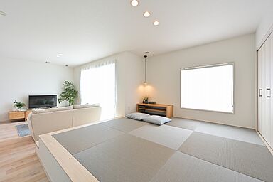 ユニバーサルホーム津店 【ユニバーサルホーム加盟法人上棟ランキング25年連続1位】の施工事例「北欧ブルーで彩るやさしい住まい」の画像2