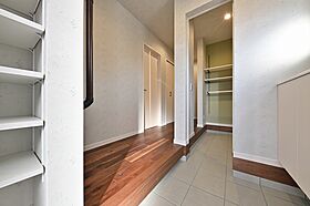 ユニバーサルホーム津店 【ユニバーサルホーム加盟法人上棟ランキング25年連続1位】の施工事例「【2階建て/4LDK】ホテルライクな名前のない家事を助ける住まい」の画像9