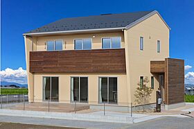 ユニバーサルホーム津店 【ユニバーサルホーム加盟法人上棟ランキング25年連続1位】の施工事例「ダウンフロア+小上がり畳のある木の温もりが感じられる住まい」のメイン画像