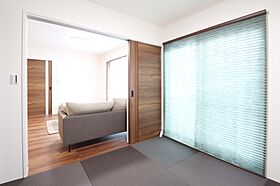 ユニバーサルホーム津店 【ユニバーサルホーム加盟法人上棟ランキング25年連続1位】の施工事例「ダークトーンで高級感のある住まい」の画像4