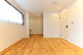 ユニバーサルホーム津店 【ユニバーサルホーム加盟法人上棟ランキング25年連続1位】の施工事例「シューズクロークからパントリー直結!無垢床で温かみのあるナチュラルな住まい」の画像8