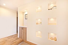 ユニバーサルホーム津店 【ユニバーサルホーム加盟法人上棟ランキング25年連続1位】の施工事例「木の素材感を引き立てる、心地よい吹き抜け空間のある家」の画像5