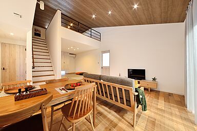 ユニバーサルホーム津店 【ユニバーサルホーム加盟法人上棟ランキング25年連続1位】の施工事例「【平屋】「+αの空間」で家族のゆとりができる平屋のすまい」の画像2