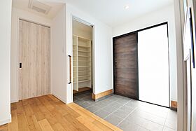 ユニバーサルホーム津店 【ユニバーサルホーム加盟法人上棟ランキング25年連続1位】の施工事例「【平屋】「+αの空間」で家族のゆとりができる平屋のすまい」の画像7