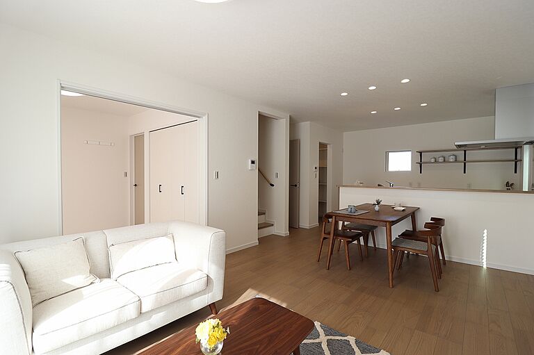 ユニバーサルホーム津店 【ユニバーサルホーム加盟法人上棟ランキング25年連続1位】の公式画像_リビング2