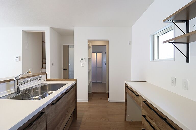 ユニバーサルホーム津店 【ユニバーサルホーム加盟法人上棟ランキング25年連続1位】の公式画像_キッチン3