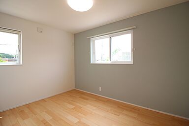 ユニバーサルホーム津店 【ユニバーサルホーム加盟法人上棟ランキング25年連続1位】の施工事例「白と光が映える、開放感のあるLDKのある住まい」の画像5