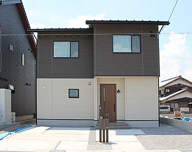 【ビギンズの家】ワークホームズ 近江八幡店の施工事例「日々の暮らしを美しくする、シンプルで整った住まい」の画像