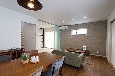 【ビギンズの家】ワークホームズ 近江八幡店の施工事例「【2階建て/4LDK】動線とランドリースペースが家事を助けてくれる住まい」の画像