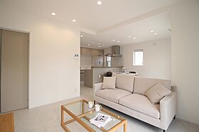 【ビギンズの家】ワークホームズ 近江八幡店の施工事例「白と光が映える、開放感のあるLDKのある住まい」の画像1