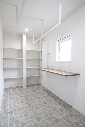 【ビギンズの家】ワークホームズ 近江八幡店の施工事例「白と光が映える、開放感のあるLDKのある住まい」の画像6