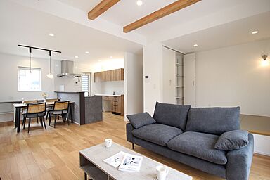 【ビギンズの家】ワークホームズ 近江八幡店の施工事例「ヌックのある“ちょっと特別”を叶える、グレー×木の住まい」の画像1