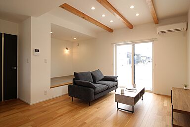 【ビギンズの家】ワークホームズ 近江八幡店の施工事例「ヌックのある“ちょっと特別”を叶える、グレー×木の住まい」の画像2