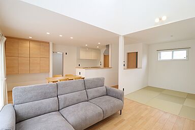 【ビギンズの家】ワークホームズ 近江八幡店の施工事例「吹き抜けから光が広がる、ナチュラルなジャパンディの住まい」の画像5