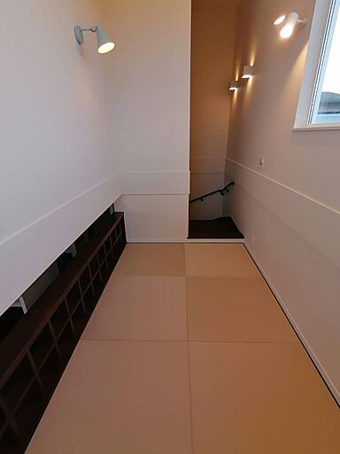 株式会社七福ホームの施工事例「ホワイト&シンプルモダンの家 スキップフロア有」の画像4