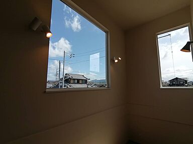 株式会社七福ホームの施工事例「ホワイト&シンプルモダンの家 スキップフロア有」の画像6
