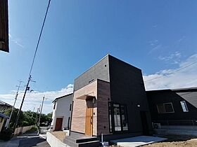 株式会社七福ホームの施工事例「アイランドキッチン&パウダールームのある家」の画像2