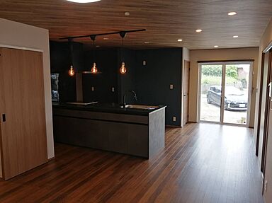 株式会社七福ホームの施工事例「アイランドキッチン&パウダールームのある家」の画像3