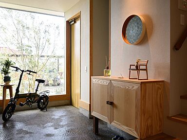 ヘルシーホームの施工事例「開放的な窓と勾配天井が魅力の家」の画像4