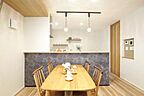 和風・和モダンスタイルのキッチン ヘルシーホームの事例画像