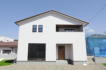 ヘルシーホームの施工事例「LDKに広がるブックスペースで心地よく暮らす家」の画像