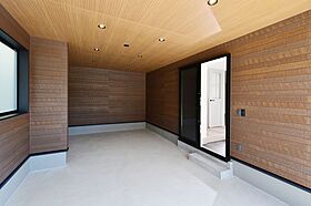 ヘルシーホームの施工事例「ガレージがある招き造り屋根の家」の画像1