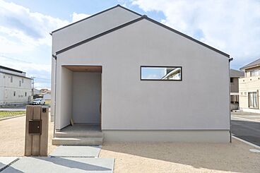 ヘルシーホームの施工事例「家族が快適に暮らせる!ぬりかべとファミリー玄関のあるお家」の画像