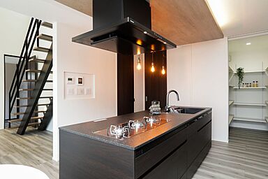 ヘルシーホームの施工事例「シックで洗練されたデザイン、大収納が魅力のお家」の画像3