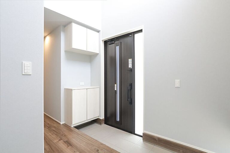 ヘルシーホームの公式画像_玄関2