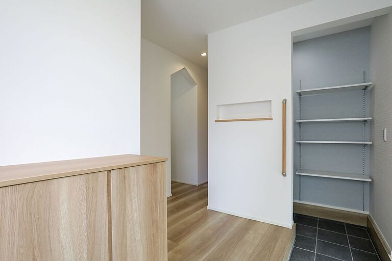 ヘルシーホームの公式画像_玄関2