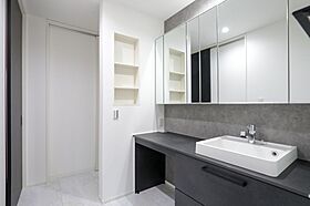 ヘルシーホームの施工事例「黒とグレーの美配色が魅せる、シックに暮らすお家」の画像2